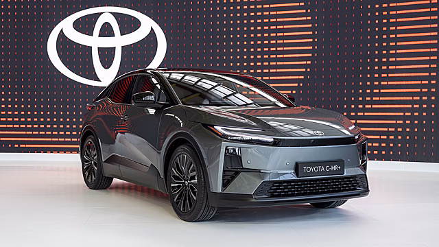 Toyota рассекретила полностью электрический кросс-хэтчбек CH-R