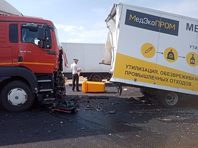 В ДТП с 5 машинами под Волгоградом раздавило водителя грузовика