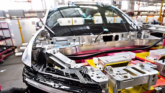 АвтоВАЗ остановит выпуск автомобилей на 7 дней в мае