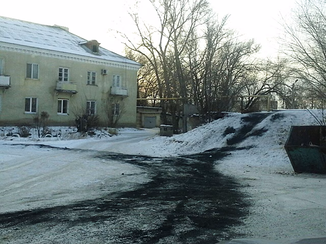 Орское управление ЖКХ заставили засыпать опасную ледяную горку