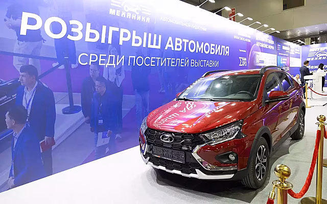 Последний день выставки: кому достанется Lada Iskra SW Cross?