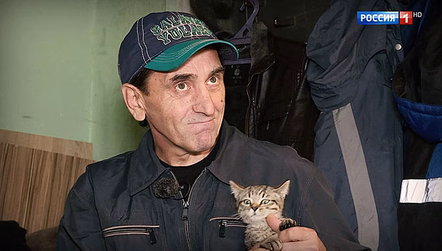 Герой-предатель: спасший 15 людей мужчина бросил близких и стал бомжом