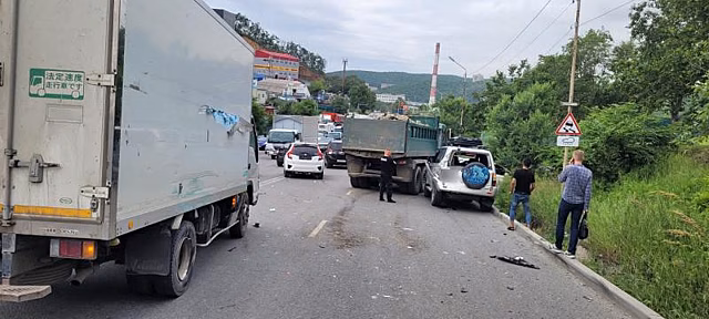 Водитель самосвала устроил массовое ДТП во Владивостоке