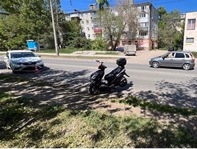 В Самаре скутер столкнулся с легковушкой