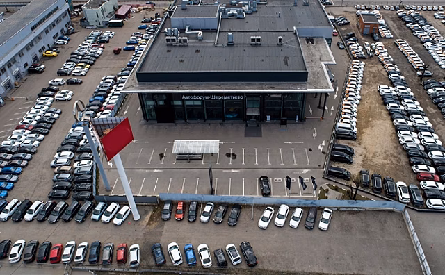 Минпромторг предложил включить автодилеров в список пострадавших отраслей
