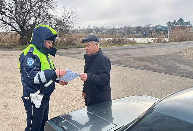 Автоинспекторы напомнили водителям о соблюдении ПДД