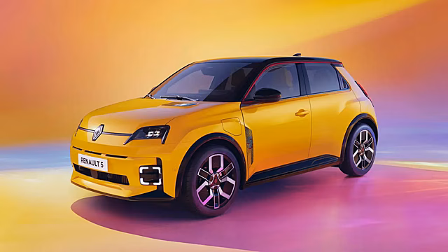 Renault 5 стал хитом и начал отбирать покупателей у нового Clio