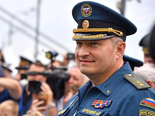 Спасатели и пожарные получили от главы МЧС Куренкова новую технику