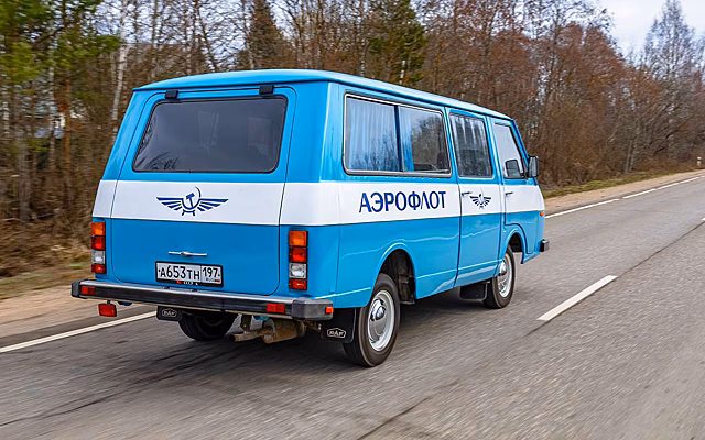 Каково управлять советским микроавтобусом РАФ-2203