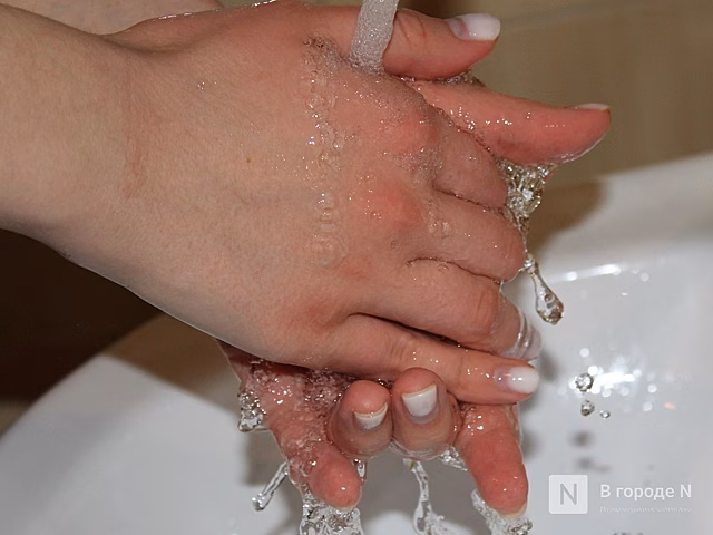 Температуру горячей воды снова снизят в домах нижегородцев: список улиц