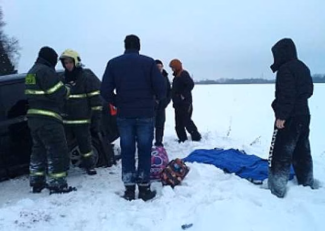 Из-за равнодушия людей молодая мама почти сутки замерзала ночью в лесу под Тверью