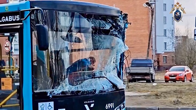 Двое взрослых и ребенок пострадали в ДТП с участием двух автобусов в Ленобласти