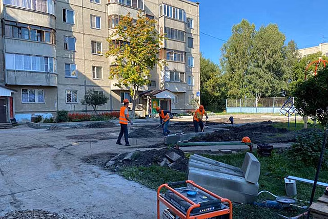 Тротуары и парковка появятся на улице Хилокской к 30 сентября 2024
