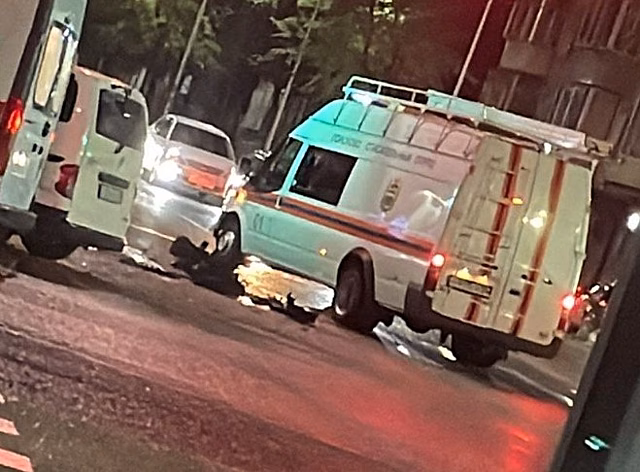 В центре Благовещенска при жёстком столкновении иномарок пострадали три человека