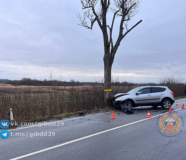 Женщина, которую спасатели доставали из разбившегося под Калининградом авто, не справилась с управлением
