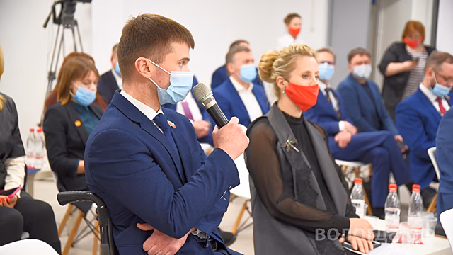 В Вологде инвалиды смогут обучаться вождению на автомобилях с ручным управлением