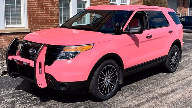 В США на аукцион выставят гламурный полицейский Ford Explorer