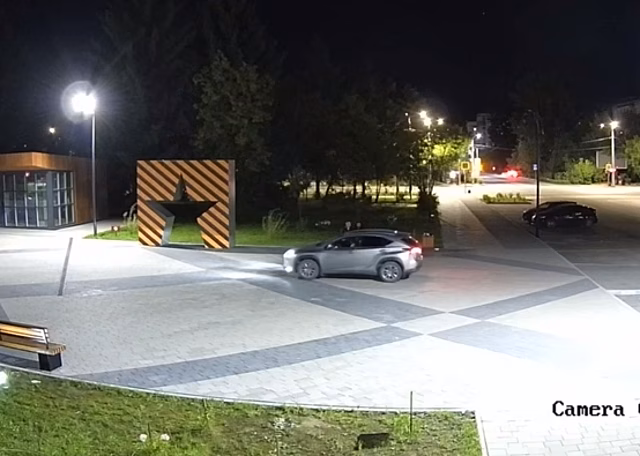 В Свободном накажут водителя кроссовера, который прокатился по центральной площади