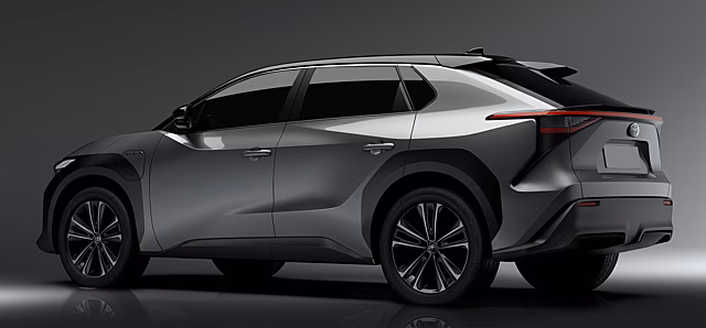 Электровнедорожник Toyota bZ4X появится в середине 2022 года