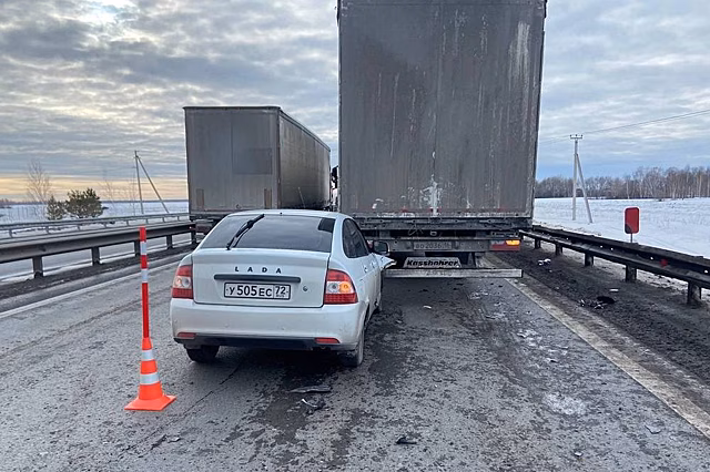 В Тюменской области в массовом ДТП пострадали женщина и ребенок