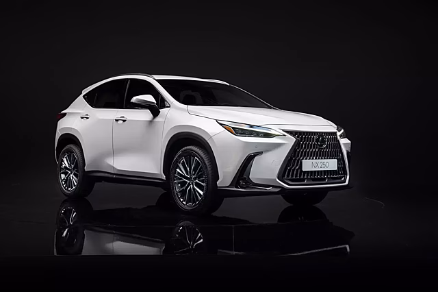 Продажи Lexus в России выросли вдвое за 3 месяца