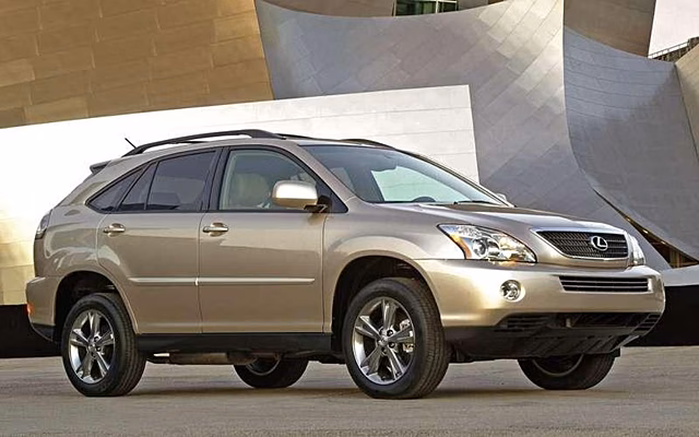 Эксперт рассказал про недостатки кроссовера Lexus RX с пробегом