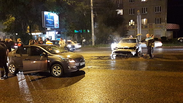 Водитель BMW проехал по Перми в горящем автомобиле