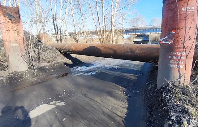 В кузбасском городе подтопило дорогу - движение ограничили
