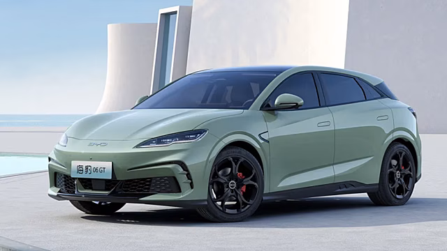 BYD показала гибридный универсал от 1,3 млн рублей