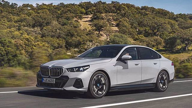BMW i5 получил разъем NACS и доступ к Tesla Supercharger в США