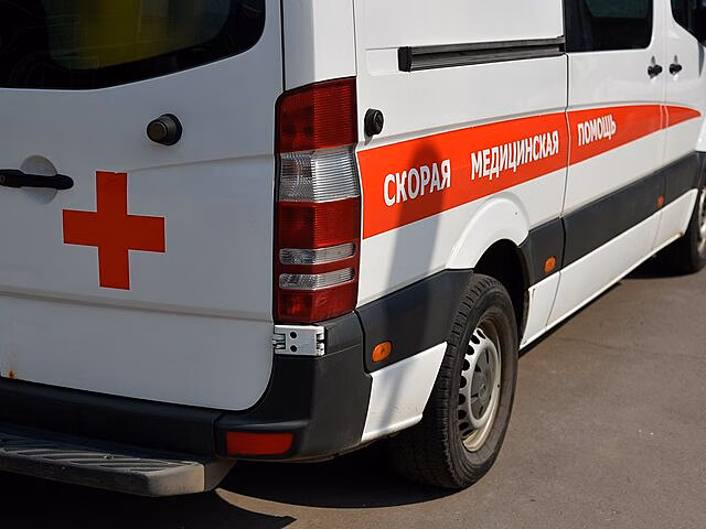 Машина скорой помощи перевернулась в результате ДТП на востоке Москвы – СМИ