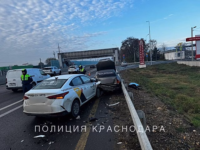 Вышедшую из иномарки пассажирку насмерть сбила эта же машина в Краснодаре