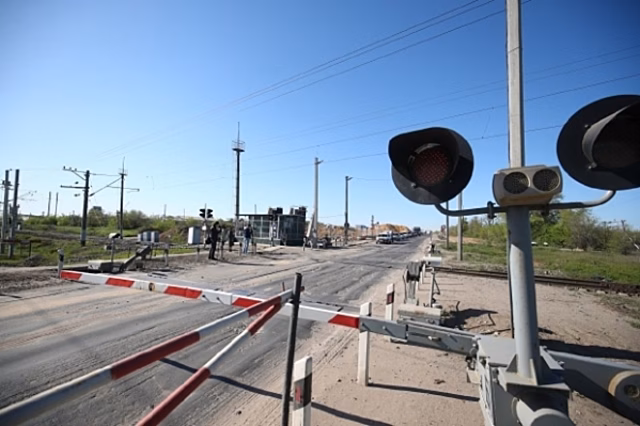 Легковой автомобиль попал под локомотив в Волгоградской области