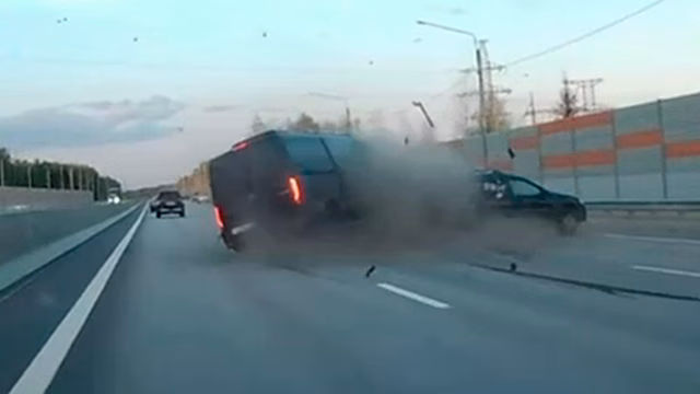 Опубликован момент ДТП с микроавтобусом, в котором погиб ребенок