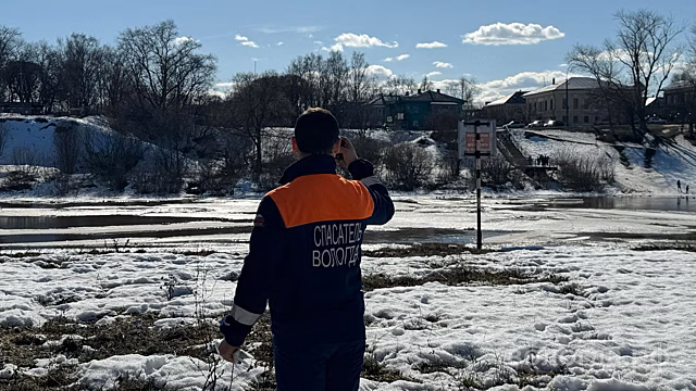 Вологодские спасатели проводят рейды по безопасности на реках