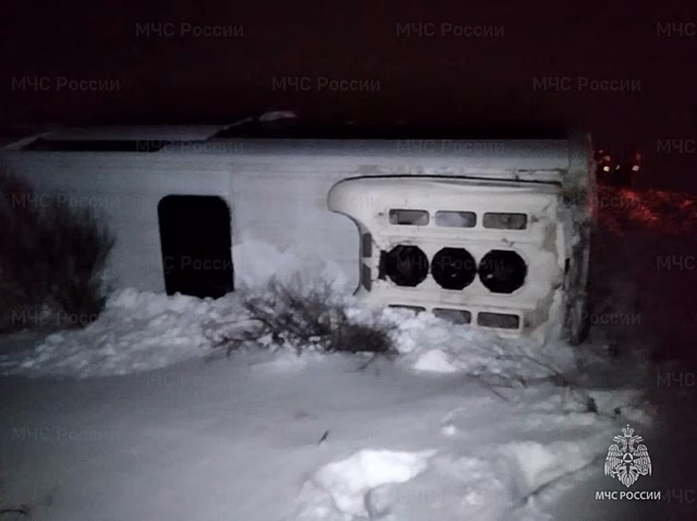 Ехавший из Уфы в Орск пассажирский автобус перевернулся на трассе