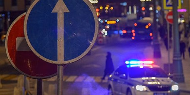 Движение на участке Ленинского проспекта в центре столицы ограничено из-за ДТП с участием пяти машин
