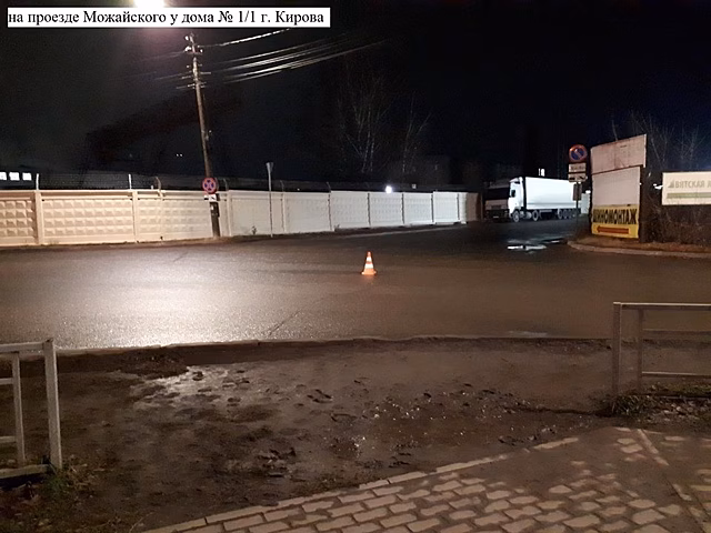 В Кирове мужчина на «Волге» сбил пешехода, который шел по тротуару