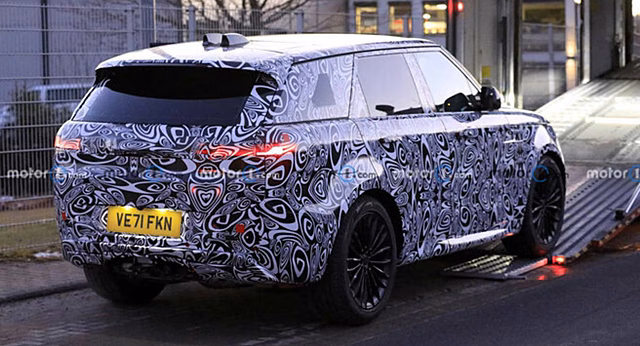Новый Range Rover Sport замечен с минимальным камуфляжем