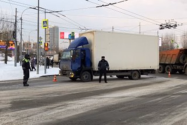 В Екатеринбурге «Ладу Гранту» отбросило на 10-летнего ребёнка