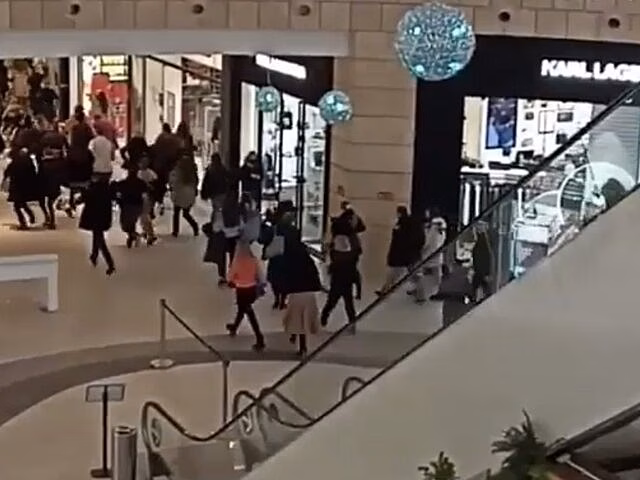 Очевидцы сообщили об угрозе взрыва в ТЦ "Метрополис"
