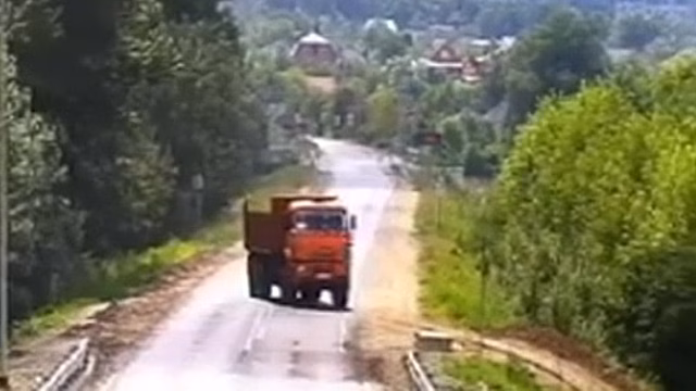 На Кубани неизвестные за три дня построили объездную дорогу вокруг пункта весового контроля