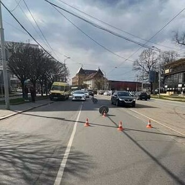 В Калининграде женщина получила травмы, упав в резко затормозившей маршрутке