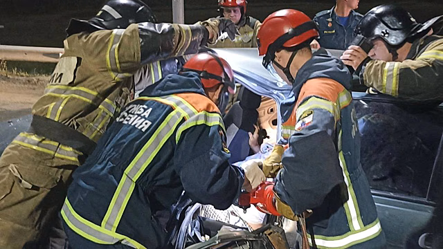 В аварии с двумя иномарками под Саратовом пострадали мужчина и женщина