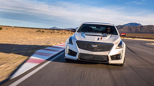 Cadillac празднует победу в гонках специальной серией