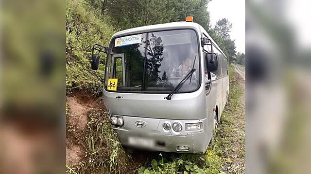 Автобус с 29 детьми попал в ДТП под Красноярском