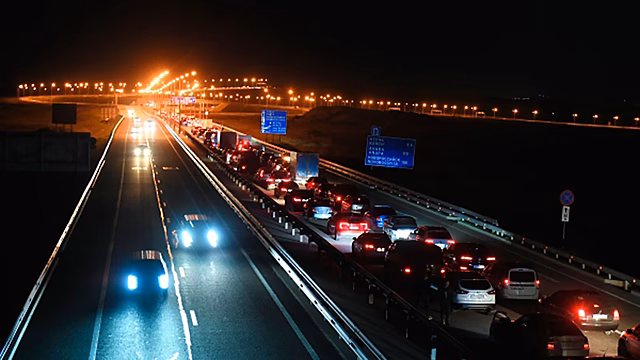На восстанавливаемой автомобильной части Крымского моста установлен последний пролет