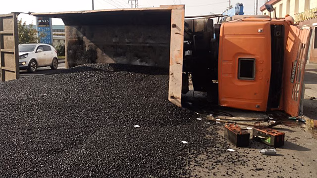 Трое пострадали в массовом ДТП с грузовиками в Кемерове