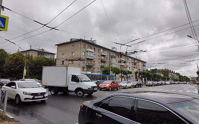 В Рязани собралась пробка из-за отключения светофора на Дзержинского