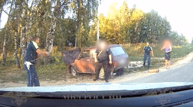 Во Владимирской области полицейские задержали водителя, напавшего на них с ножом